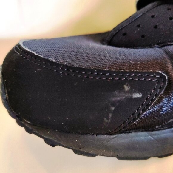 Nike Men\'s 2020 Air Huarache in Suede Triple Black, Size 9.5-10, EUC main image 4